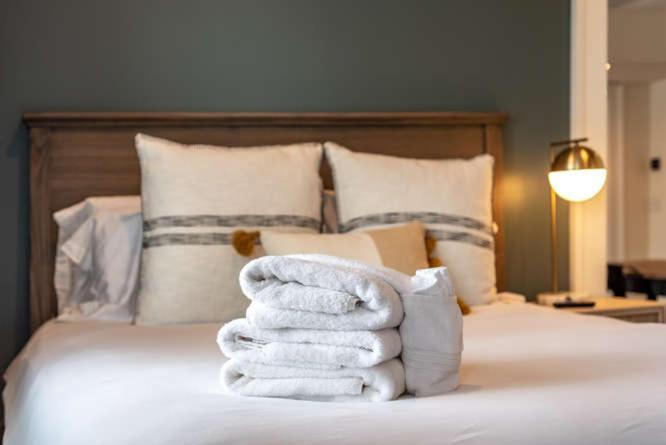 The Quarters On Spring Hotel Charleston Bagian luar foto